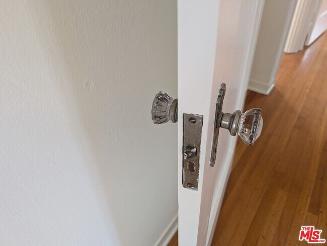 Building Photo - 1612 1/2 Glendon Ave