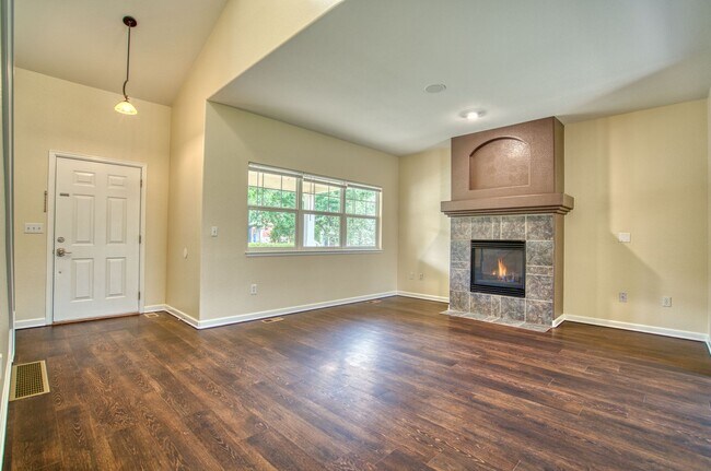 Building Photo - Charming Mill Village 3Bed/3Bath Home with...