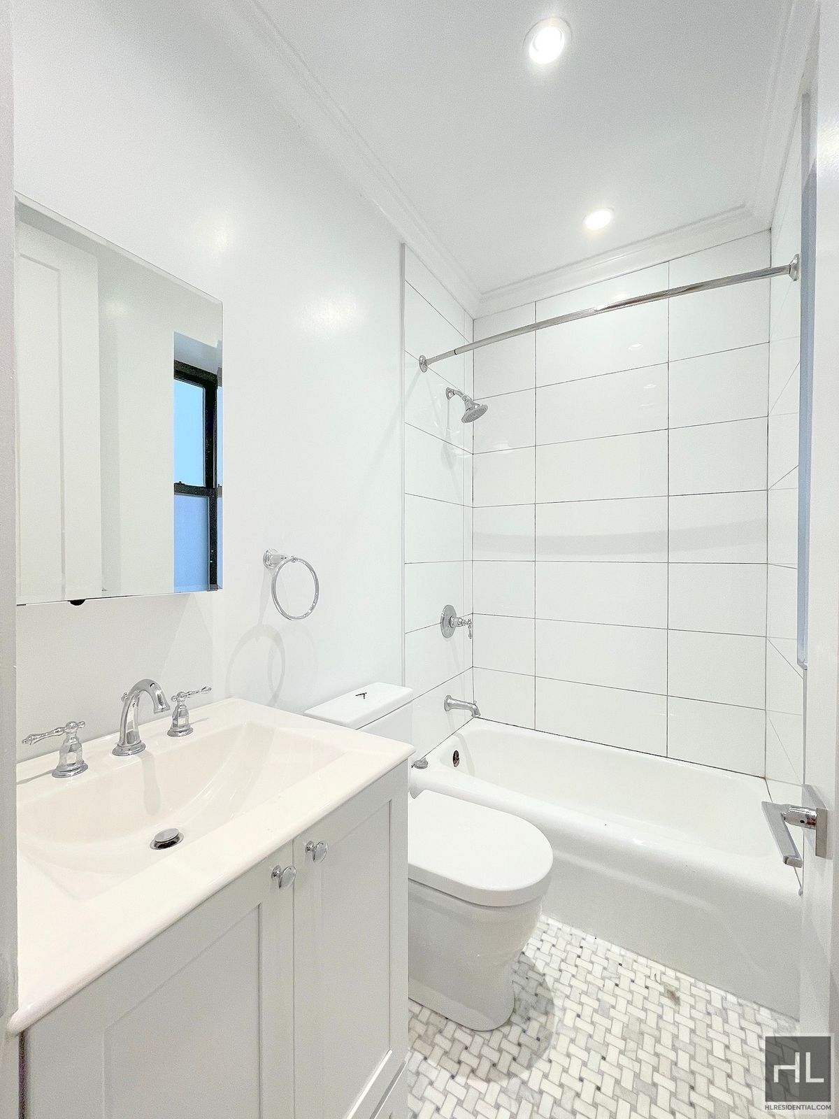 Building Photo - No fee 2 bed 2 bath with washer and dryer  - The Willard