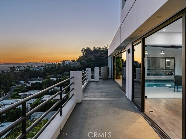 Building Photo - 2287 Sunset Plaza Dr