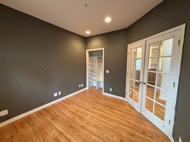 Building Photo - 740 Oak Crest Cir