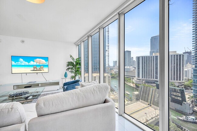 Building Photo - 485 Brickell Ave