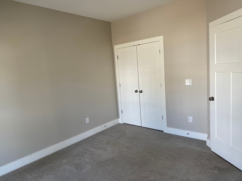 Building Photo - 13512 Park Springs Ln
