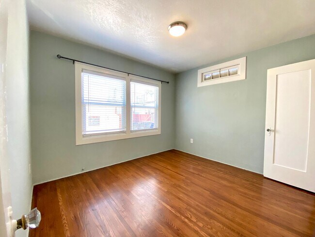 Building Photo - Craftsman Two Bedroom House! w/ Garage! NO...