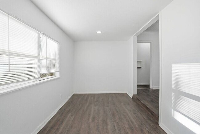 Building Photo - 1539 N Denver Ave