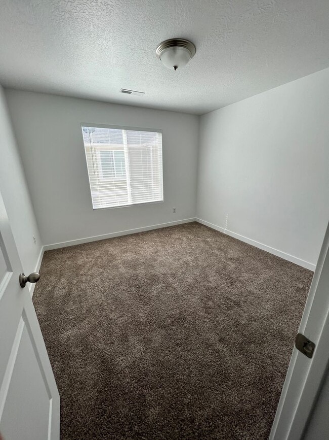 Primary Photo - 4 Bedroom 3 Bath FOR RENT FINISHED BASEMENT