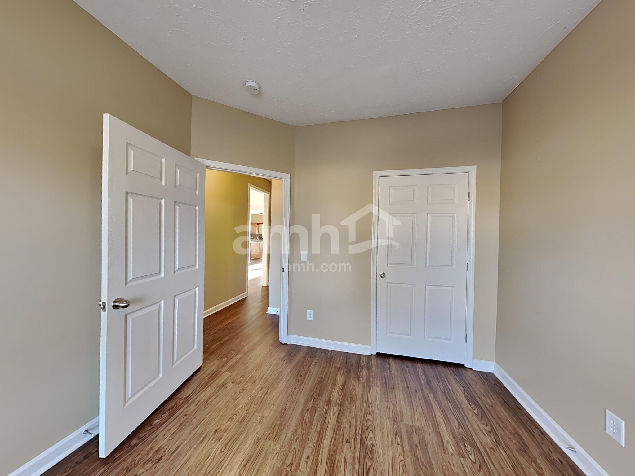 Building Photo - 533 Callie Ave