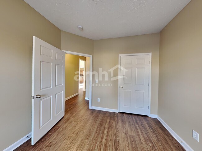 Building Photo - 533 Callie Ave