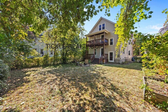 Building Photo - 15-17 Roosevelt St