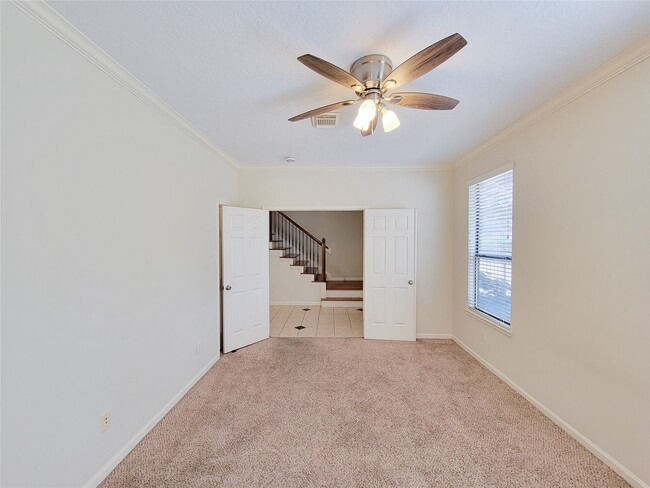 Building Photo - 604 Reinerman St