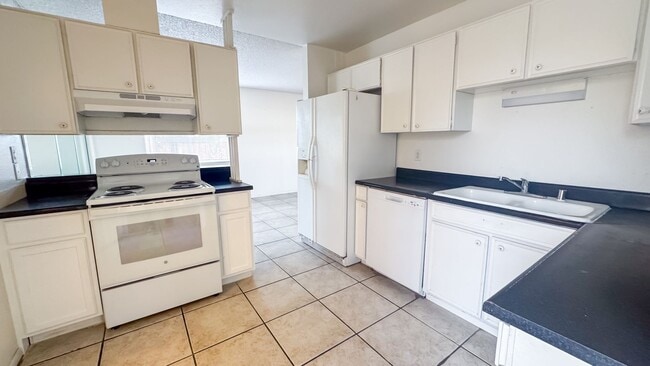 Building Photo - 3-Bed, Single Story Home in NON-HOA community