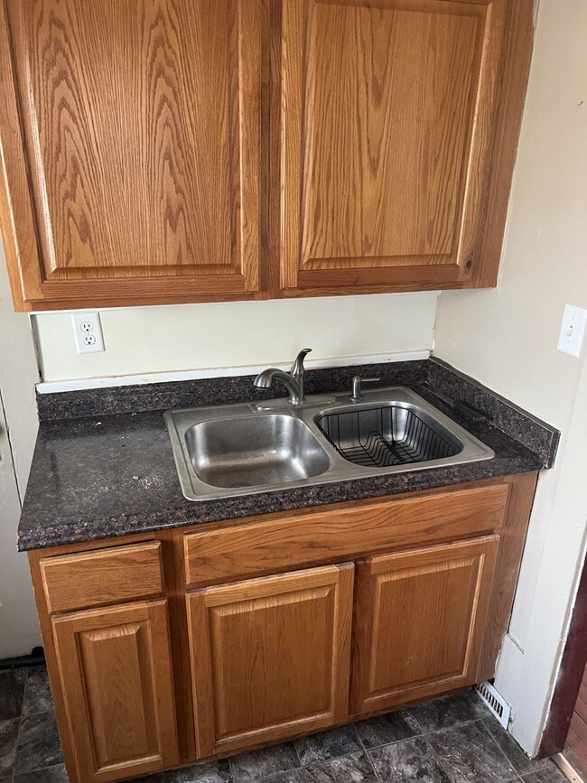 Building Photo - 1412 Alpha Ave