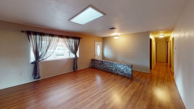 Building Photo - Newly remodeled 3 bedrooms, 2 bath home