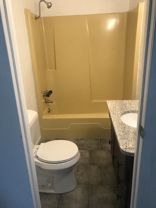 Building Photo - 1416 NE 39th St