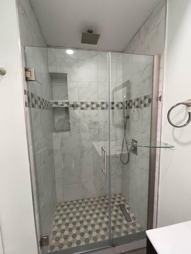Building Photo - 3 Enclave Ct