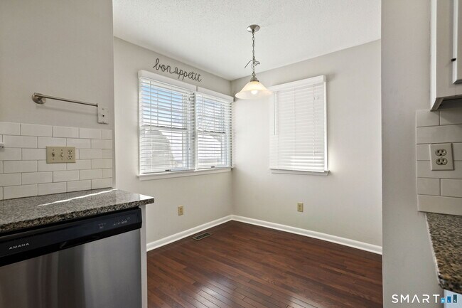 Building Photo - 51 Brittania Dr