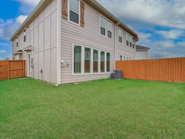 Building Photo - 5502 Amber Brook Ln