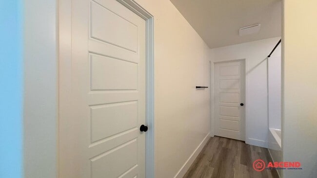 Building Photo - Lovely Home Near Frontier Highschool!