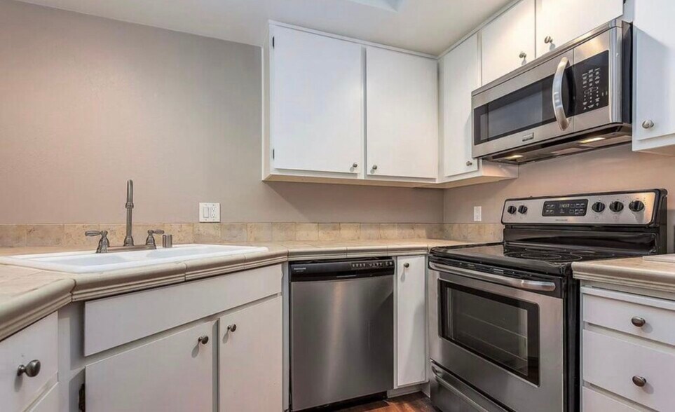 Building Photo - 1670 Clayton Rd