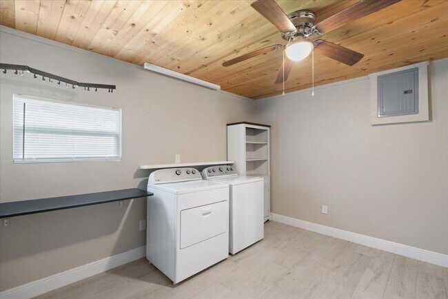 Building Photo - 807 S 12th St