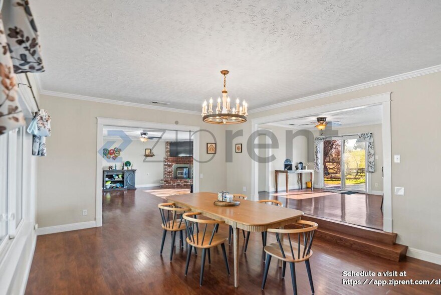 Building Photo - 3966 Dyer Rd