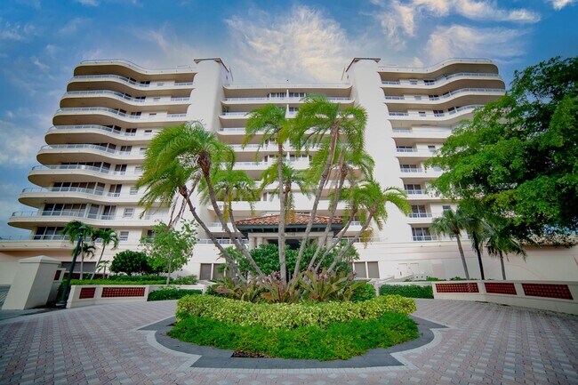 Building Photo - Luxury Seasonal or Annual Rental in the Prestigious Grand Bay Community – Longboat Key