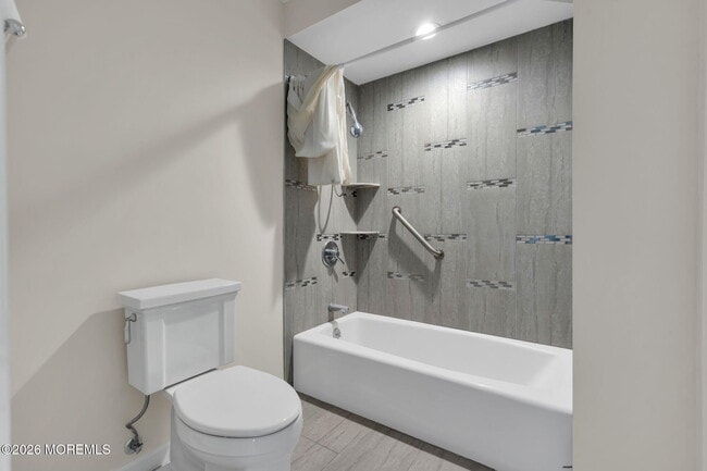 Building Photo - 129 Amberly Dr