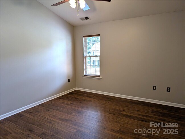 Building Photo - 9935 Redbud Tree Ct