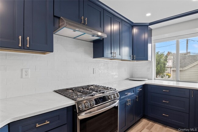 Building Photo - 19 Pine Ln