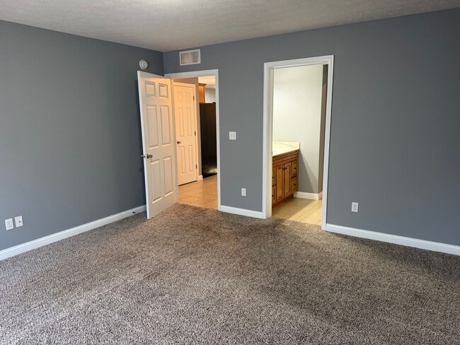 Building Photo - 186 Applewood Ln