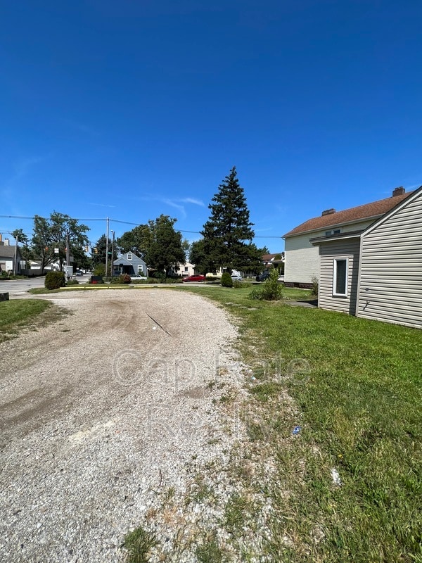 Building Photo - 1043 E 17th Ave