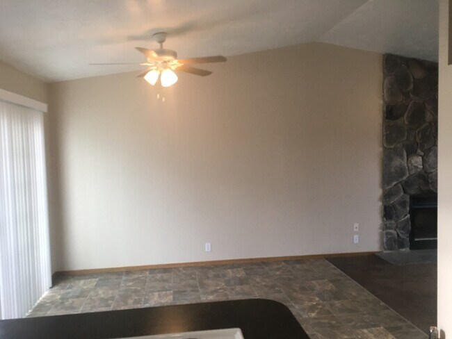 Building Photo - Spacious West Jordan Home!