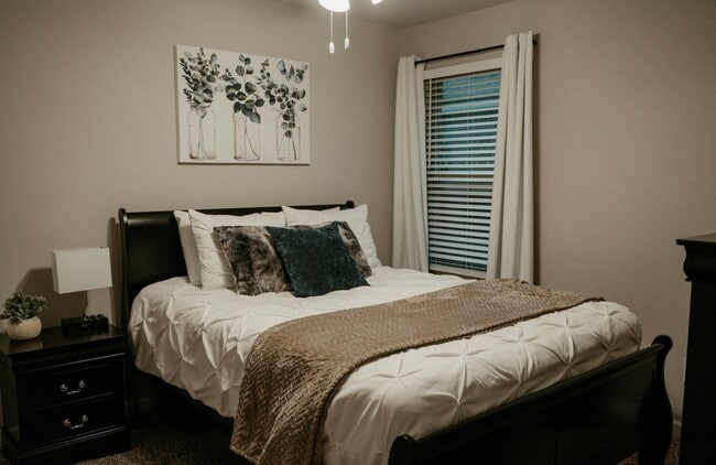 Building Photo - 3740 Red Tailed Hawk Dr