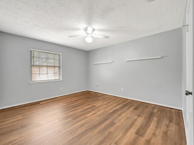 Building Photo - 15014 Torry Pines Rd