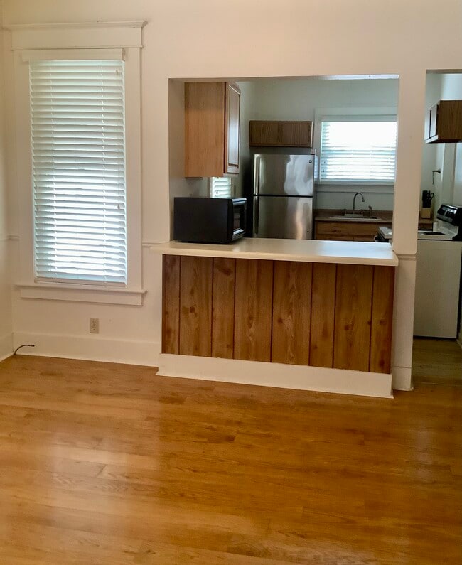 Kitchen Counter - 127 Oak St