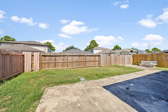 Building Photo - 19022 Wild Yaupon Dr