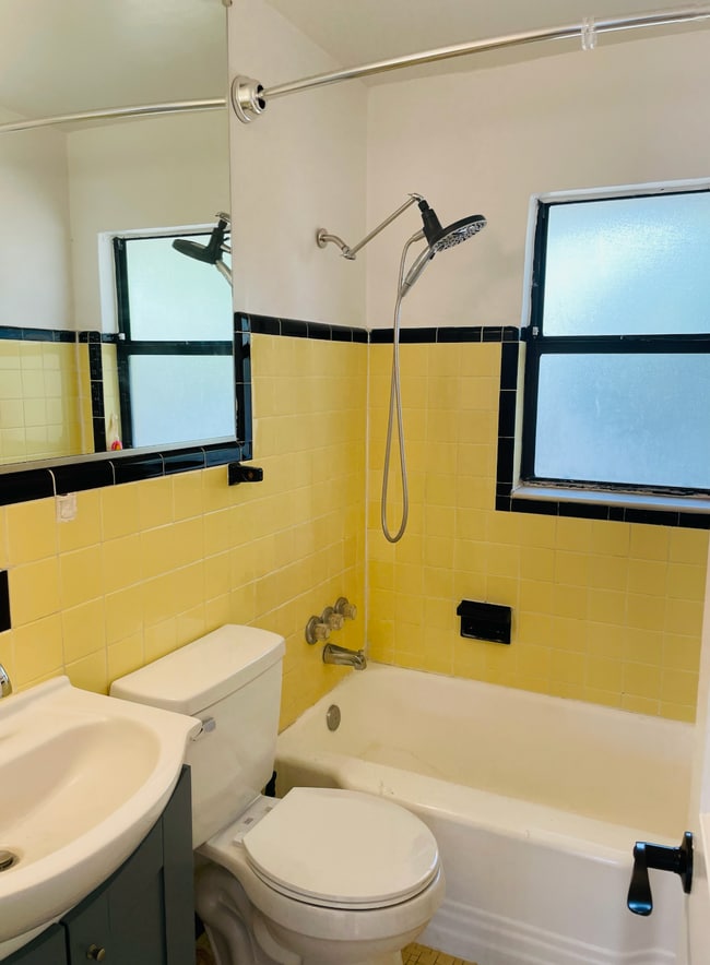 Building Photo - Emerson Ave