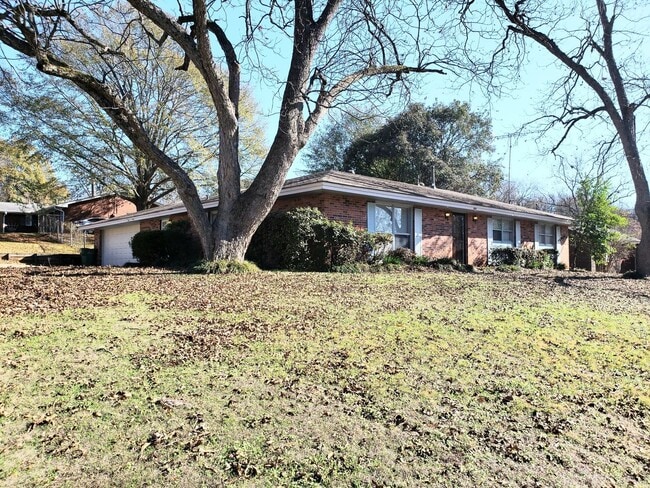 Primary Photo - 484 Planters Rd