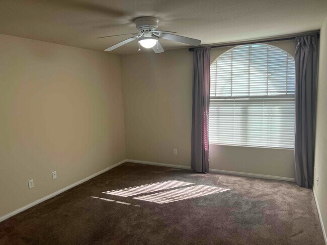 Building Photo - 205 Valare St