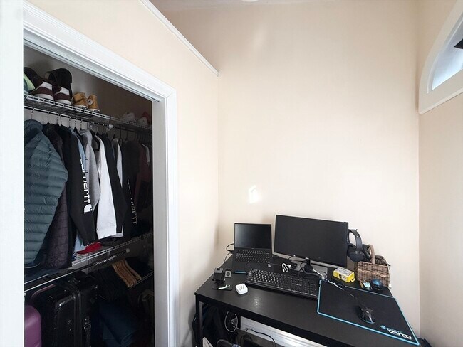 Building Photo - 58 Lake St