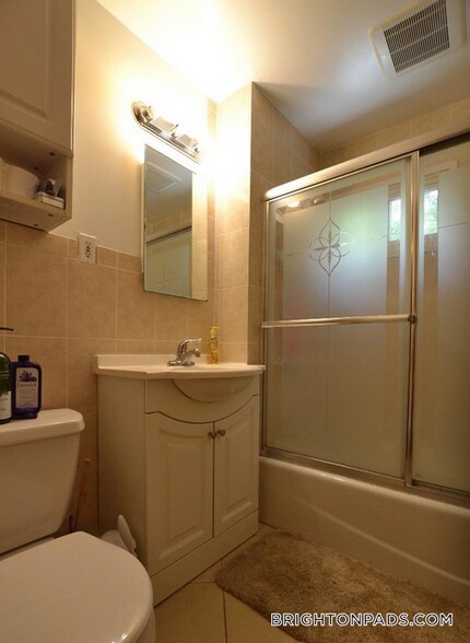 Building Photo - 27 S Crescent Circuit