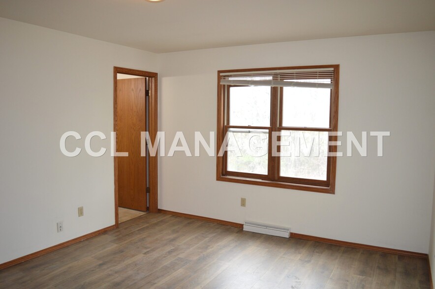 Building Photo - 2289 S Thompson Dr