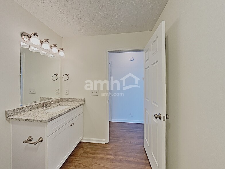 Building Photo - 3326 Conway Ct