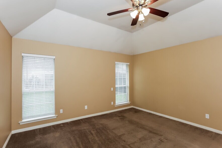 Building Photo - 700 Havencrest Dr