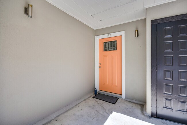 Building Photo - 935 La Posada Dr
