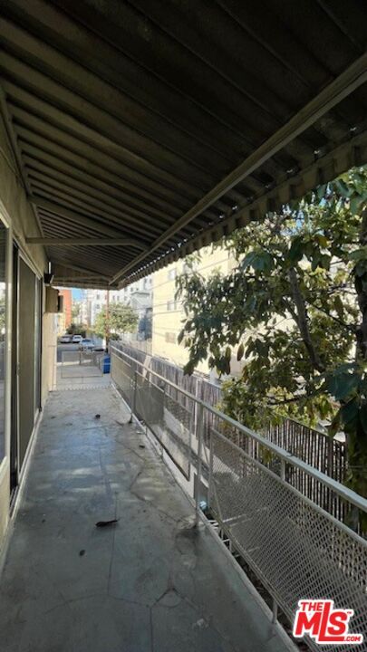 Building Photo - 832 S Gramercy Pl