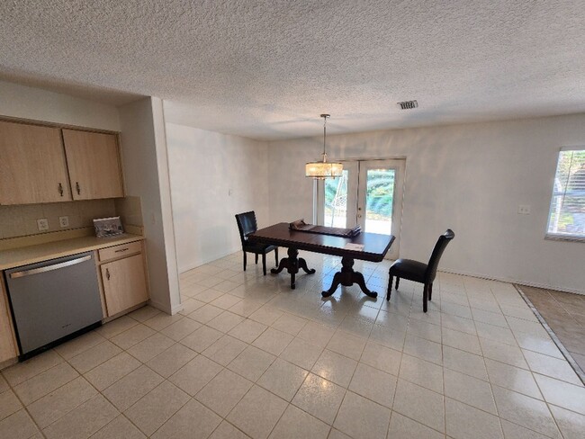 Building Photo - Charming 2 Bed 2 Bath Beachside Home