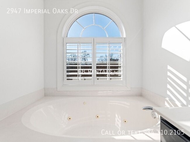 Building Photo - 2947 Imperial Oaks Dr