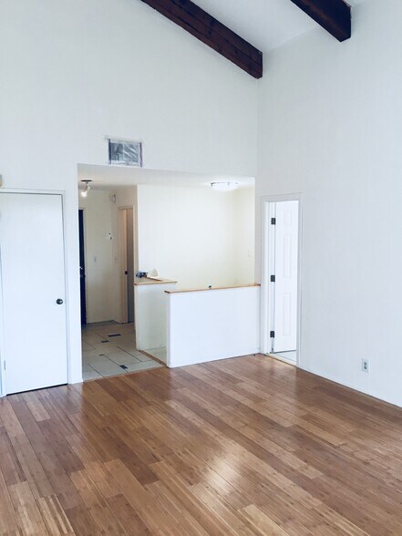 Building Photo - 4542 Coldwater Canyon Ave