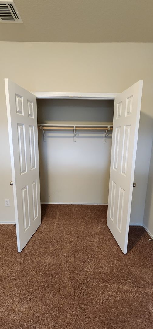 Building Photo - Beautiful 3 Bedroom House